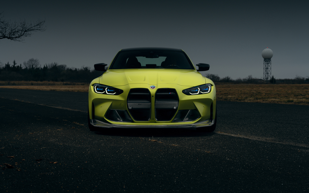 Вид спереди на автомобиль  BMW M3