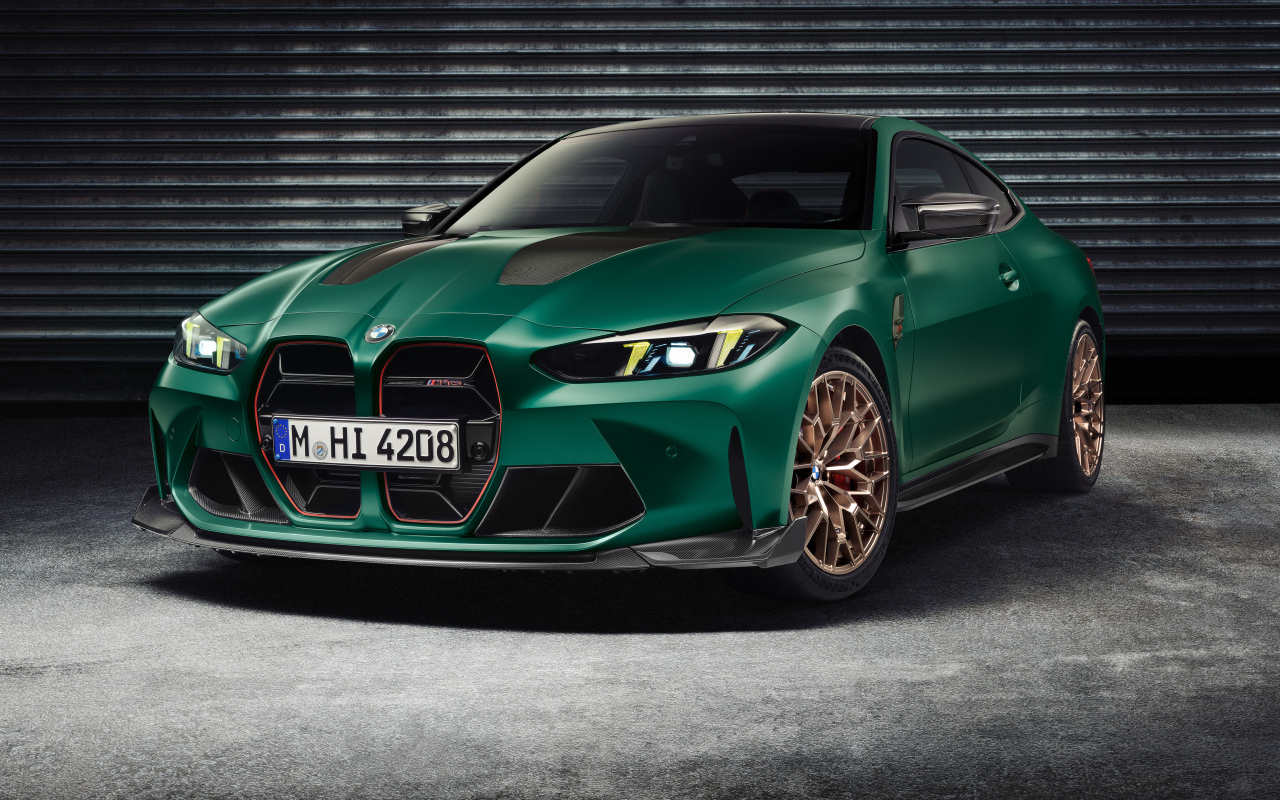 Зеленый автомобиль BMW M4 CS 2024  года