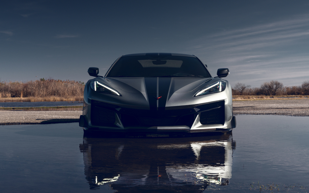 Вид спереди на автомобиль Chevy Corvette Z06