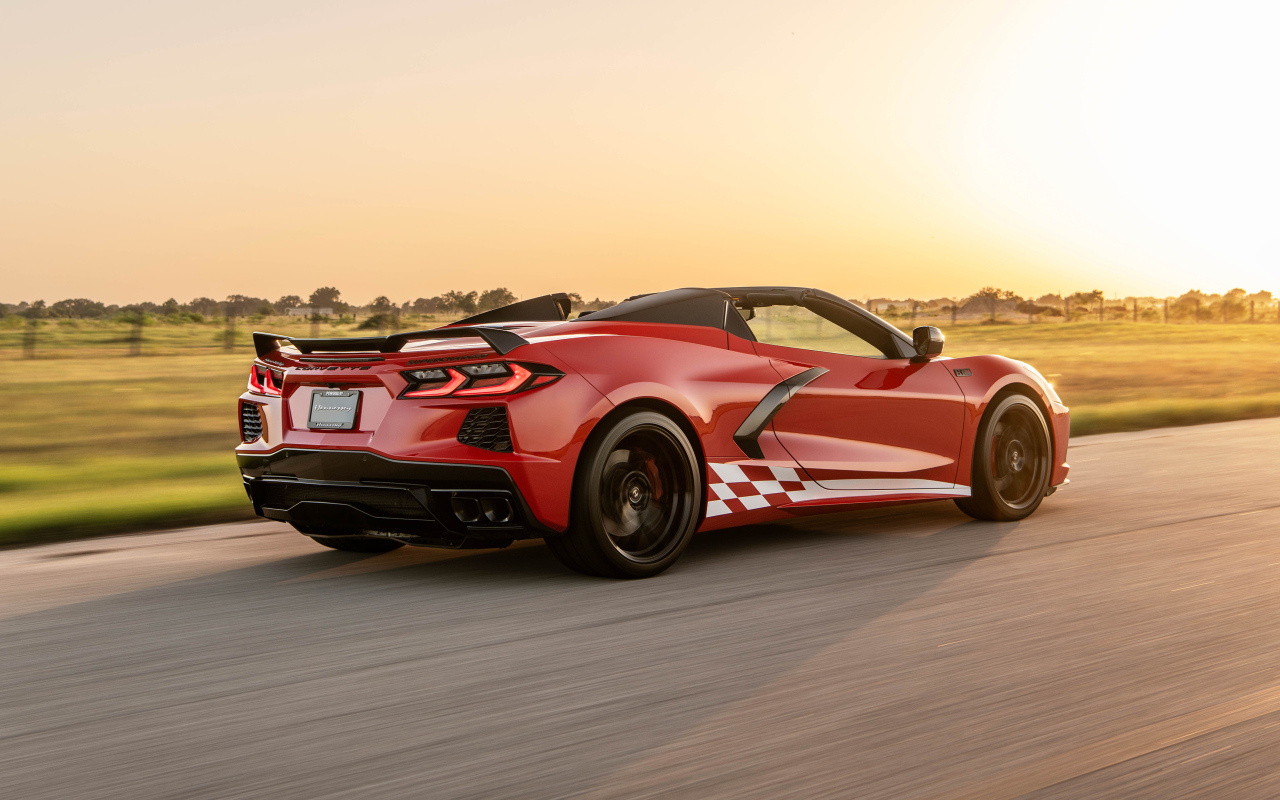 Красный гоночный автомобиль Chevrolet Corvette Stingray H700 Convertible 2024  года