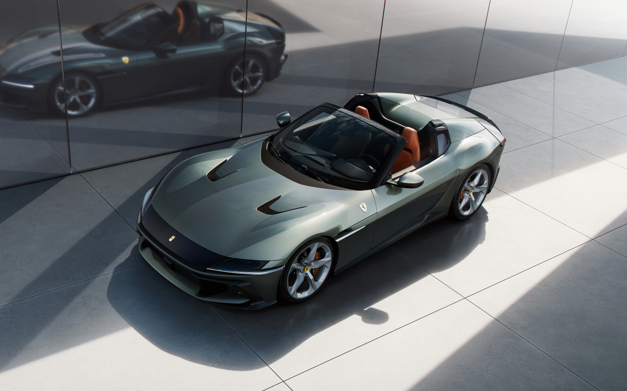 Быстрый автомобиль Ferrari 12Cilindri Spider 2024 года
