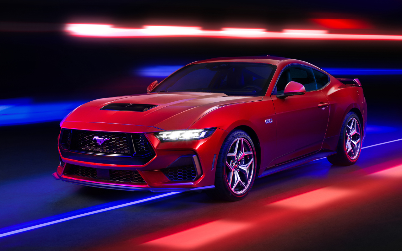 Красный автомобиль Ford Mustang GT Performance 2024 года на черном фоне