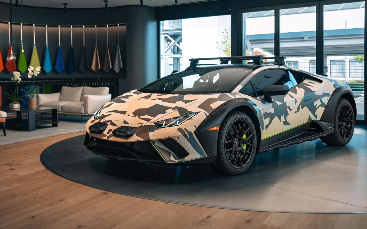 Автомобиль  Lamborghini Huracán Sterrato All-Terrain Ad Personam 2024  года в доме