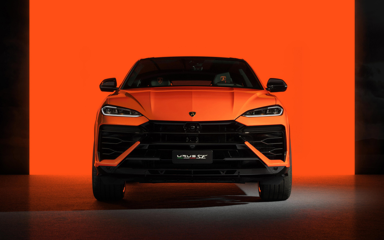 Автомобиль  Lamborghini Urus SE Plug-In Hybrid вид спереди