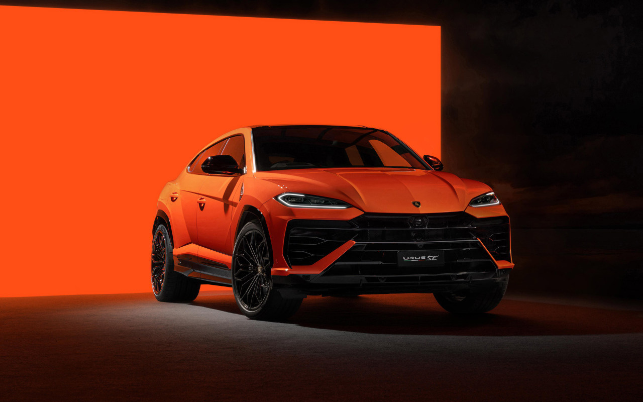 Большой внедорожник Lamborghini Urus SE Plug-In Hybrid
