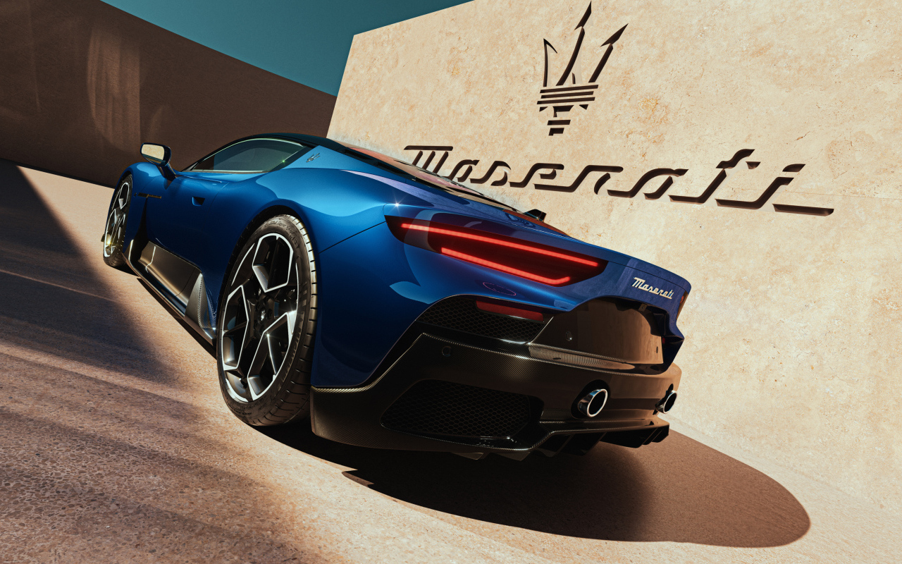 Вид сзади на автомобиль Maserati MC20