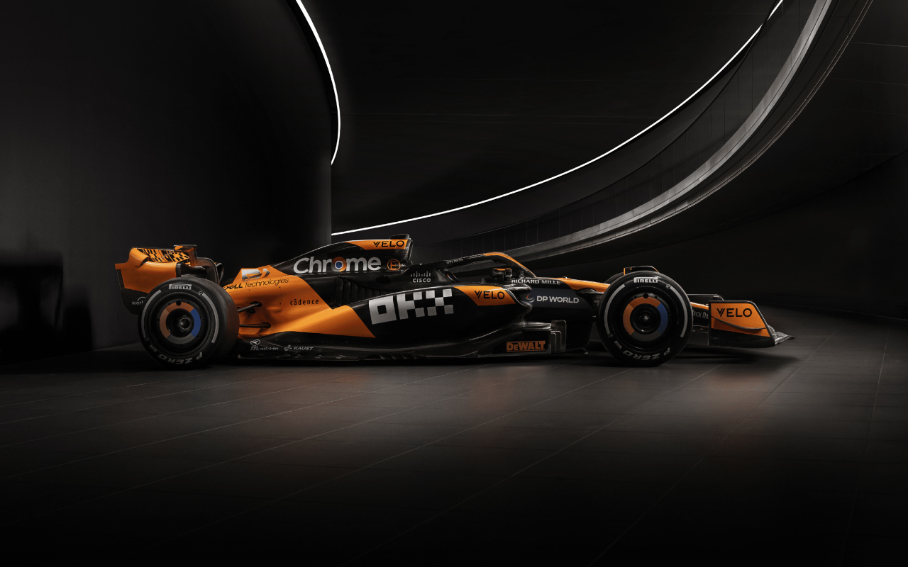 Гоночный автомобиль McLaren MCL38 2024  года вид сбоку