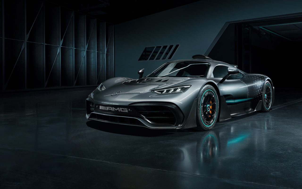 Быстрый спортивный автомобиль Mercedes-AMG ONE
