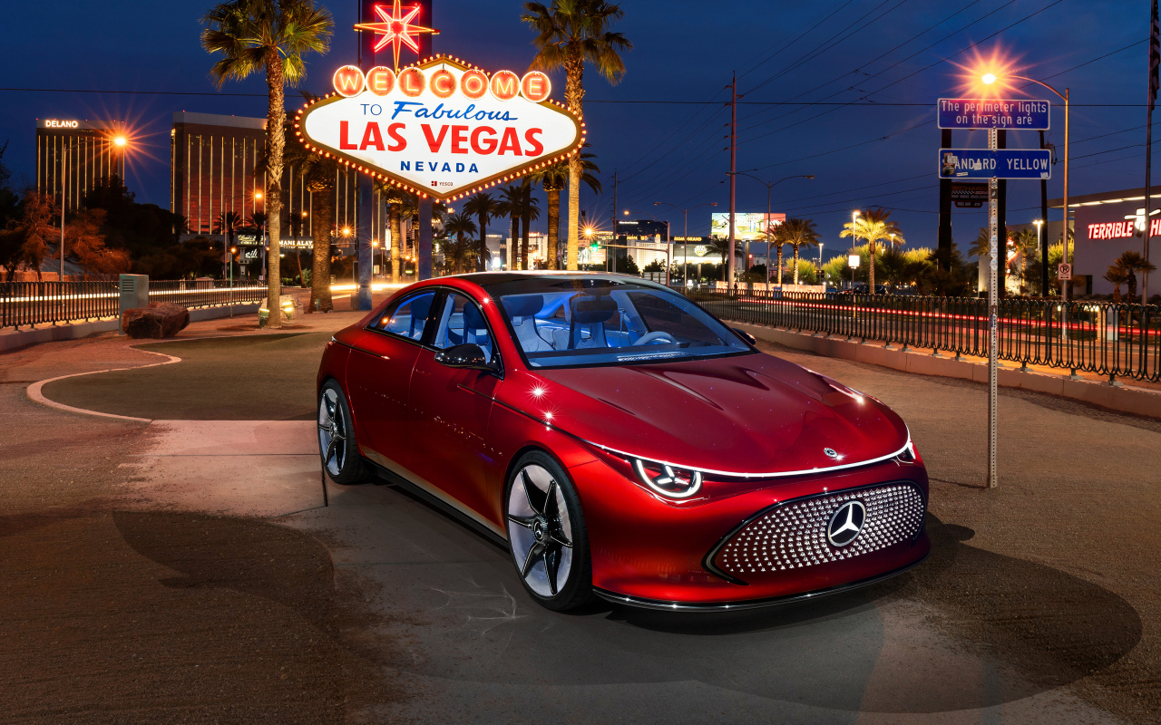 Красный автомобиль Mercedes-Benz Concept CLA Class