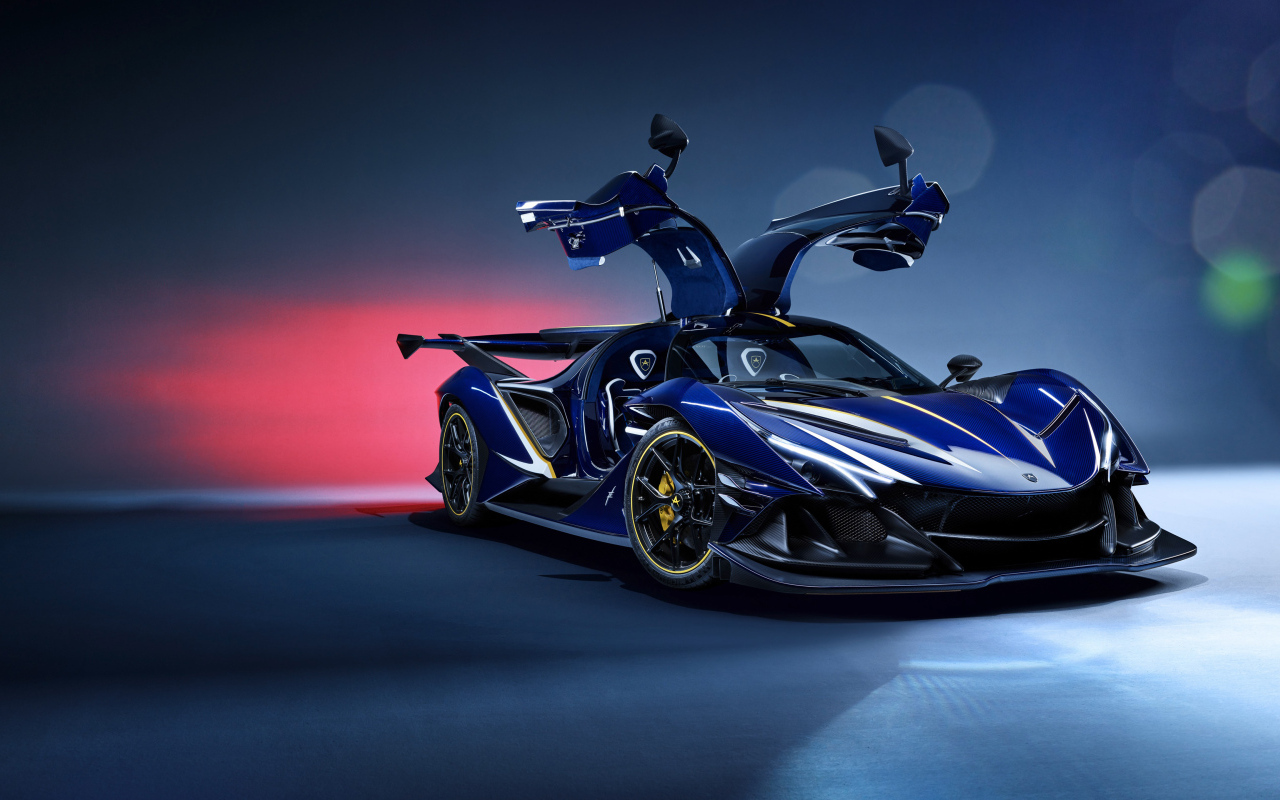 Автомобиль  Apollo Intensa Emozione с открытыми дверями
