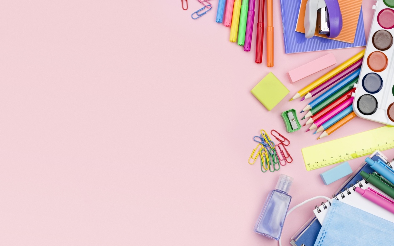 Предметы для рисования на голубом фоне