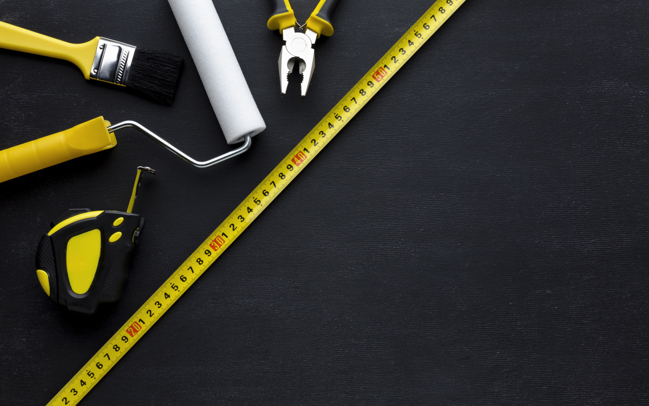 Инструменты на черном фоне