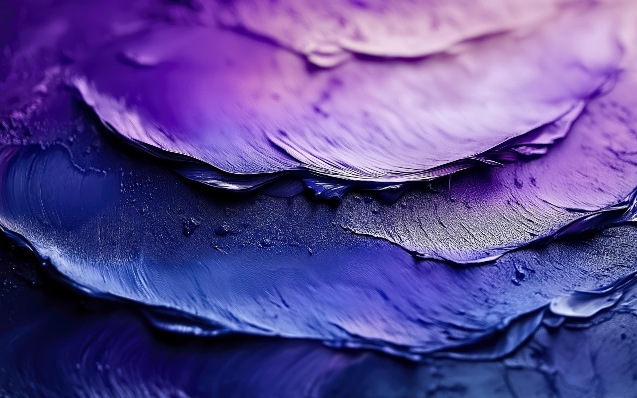 Мазки черной краски крупным планом