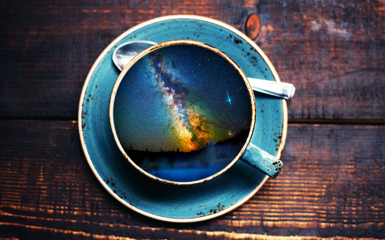 Млечный путь нарисован в чашке кофе