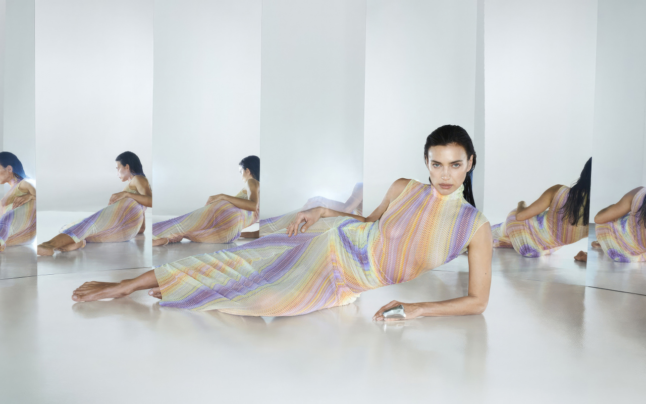 Модель Ирина Шейк в красивом платье