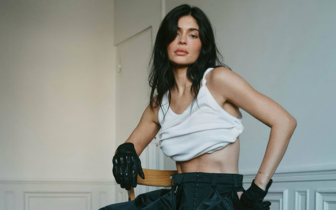 Спортивная девушка модель Кайли Дженнер