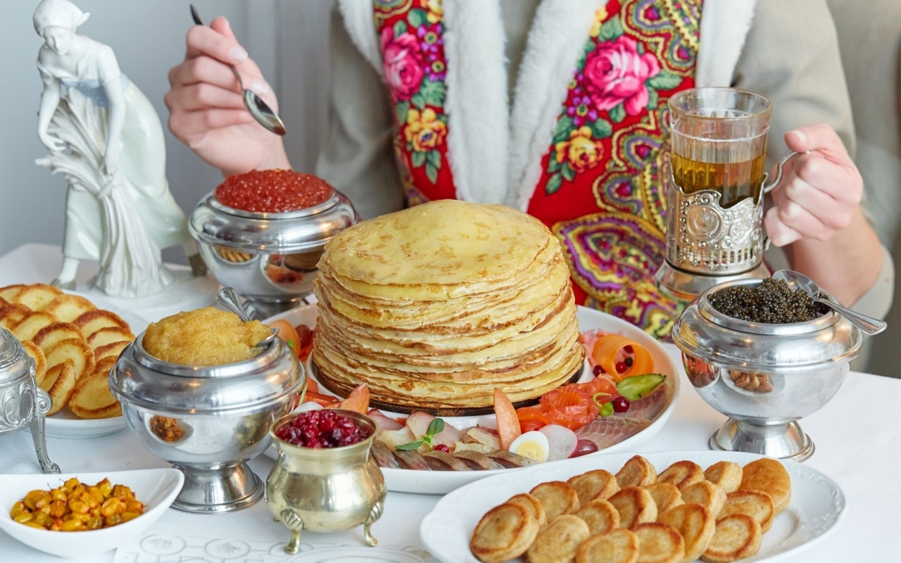Блины и угощения на праздник Масленица
