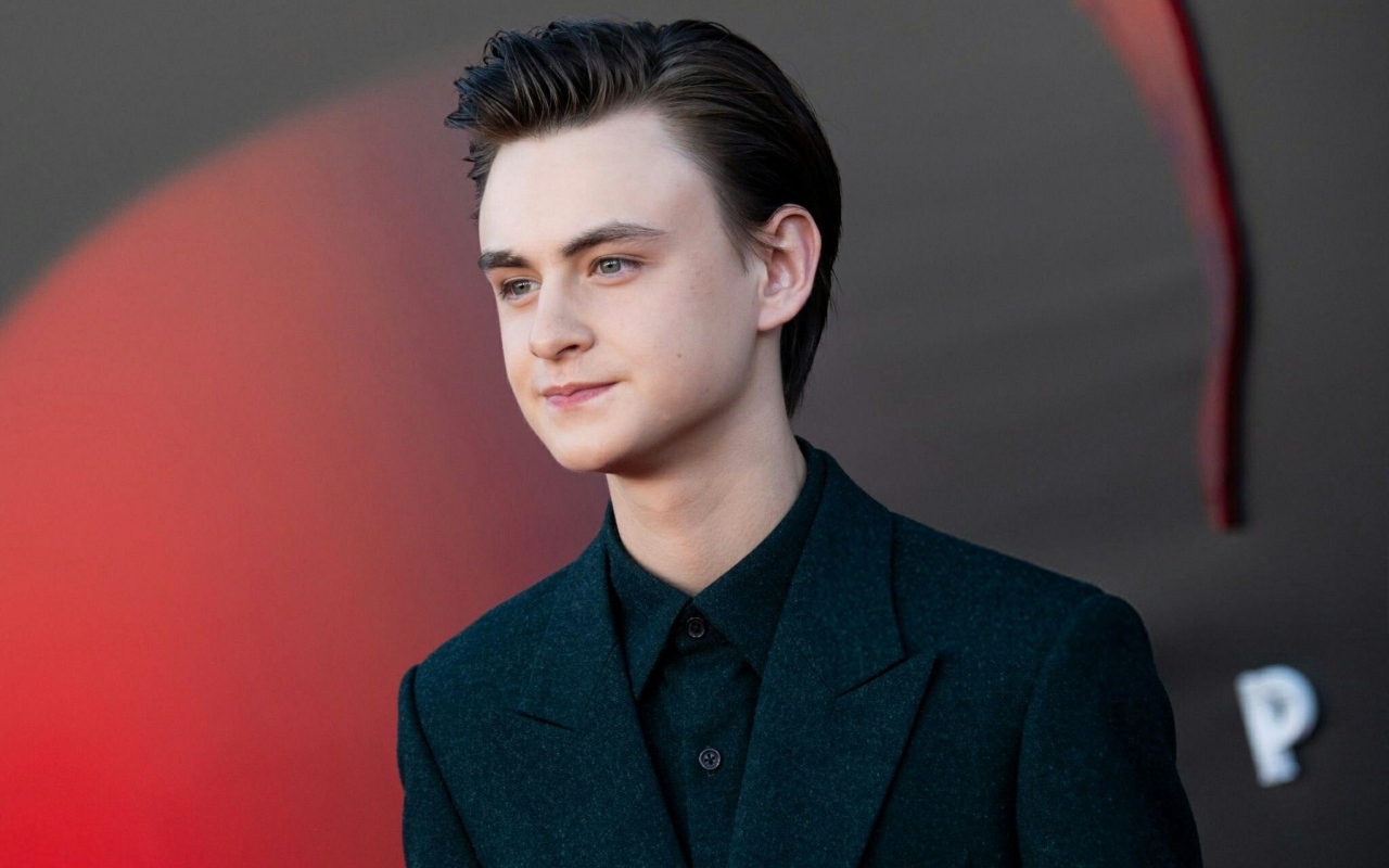 Молодой стильный актер Джейден Мартелл