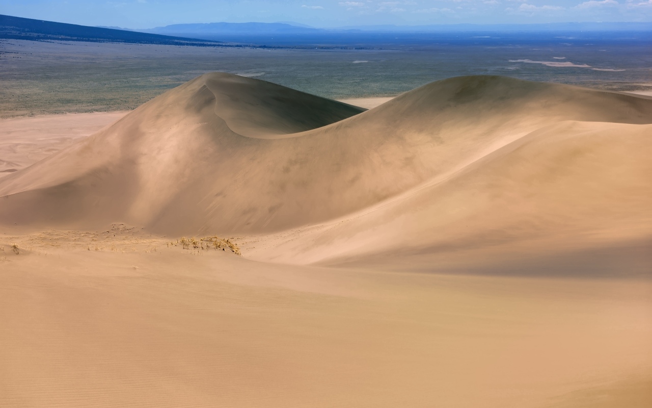 Песчаные дюны в пустыне 