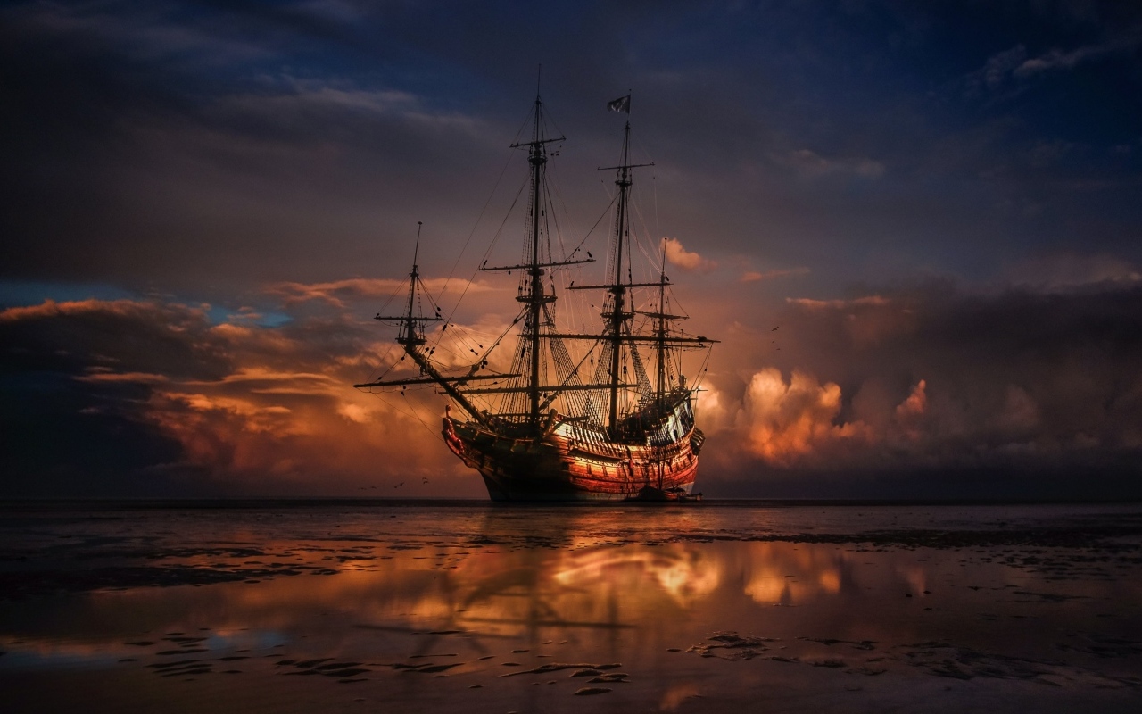 Большой корабль идет на мель на закате