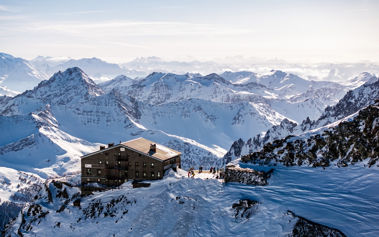 Большой ледник Курмайор в снегу, Италия