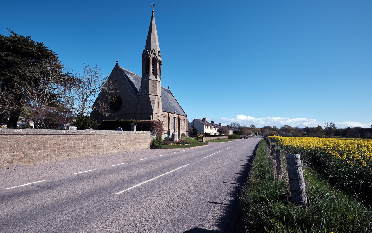 Старая церковь у дороги, Шотландия