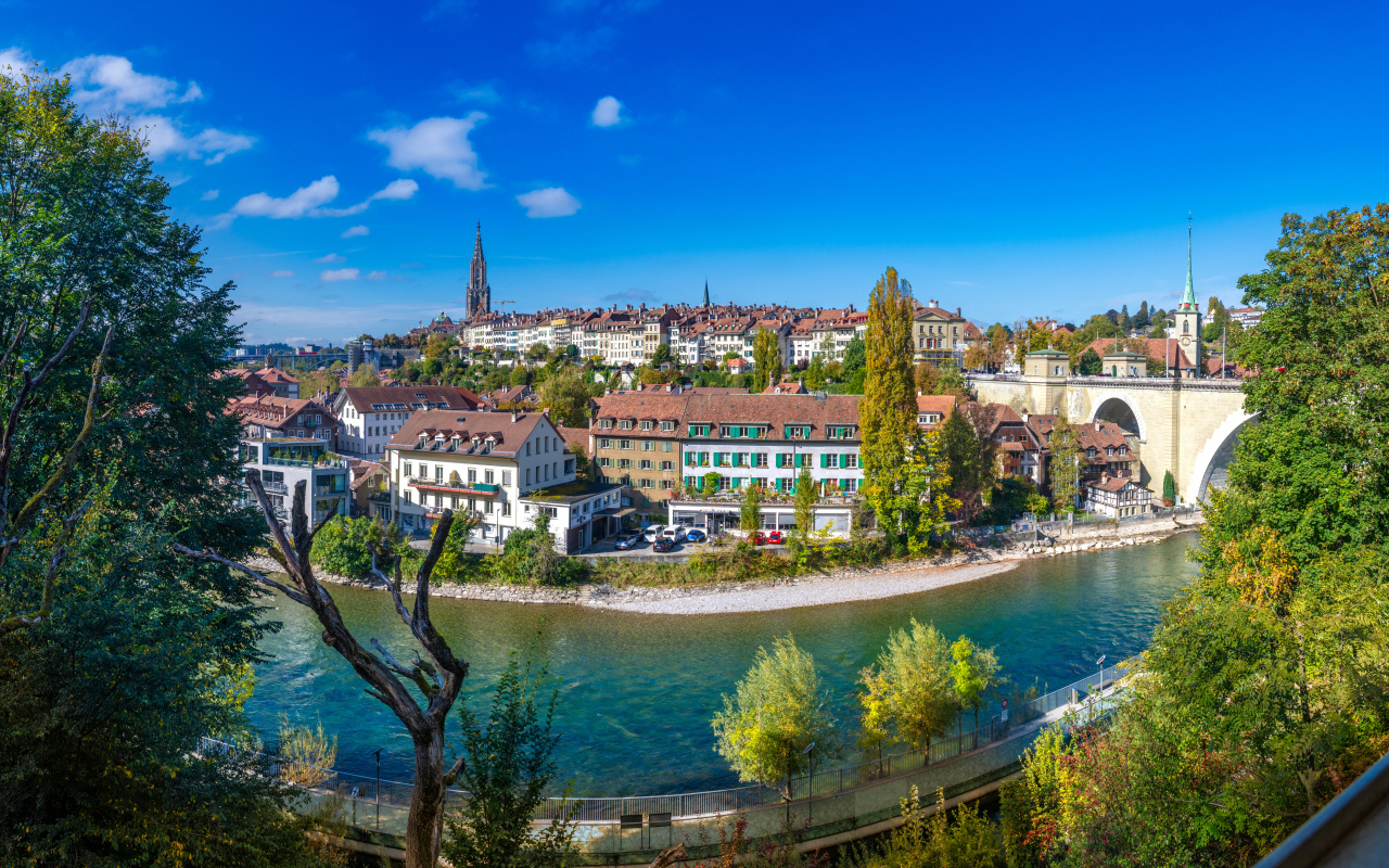Вид реку и дома города Берн, Швейцария