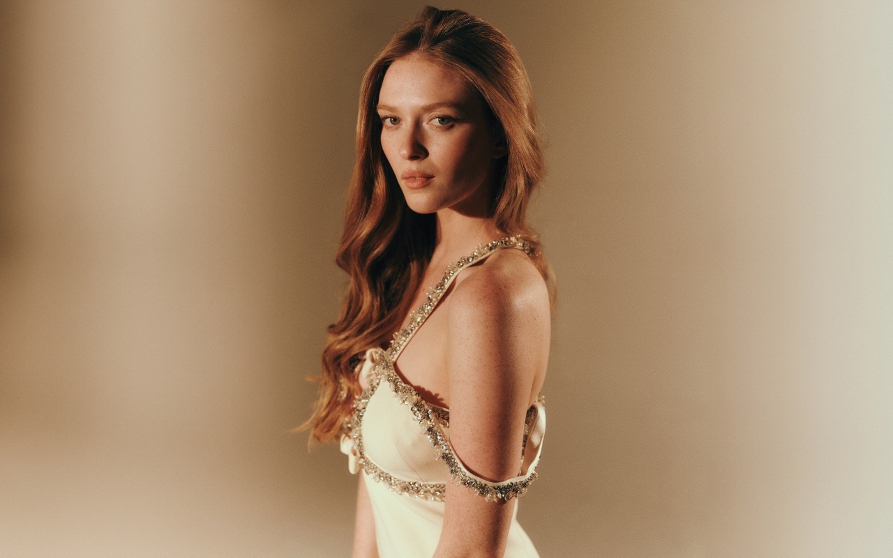 Американская рыжеволосая актриса Ларсен Томпсон