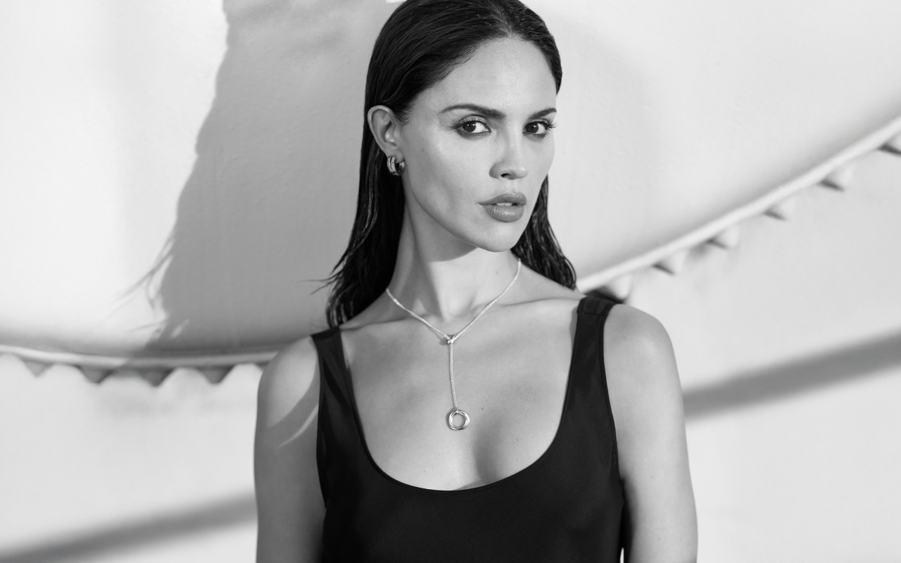 Украшение на шее популярной актрисы Эйсы Гонсалес