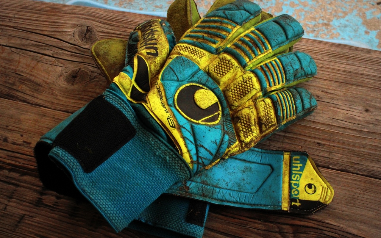 Перчатки вратаря
