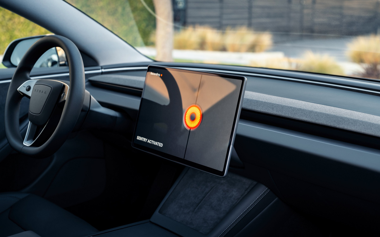 Салон автомобиля Tesla Model 3 2024  года