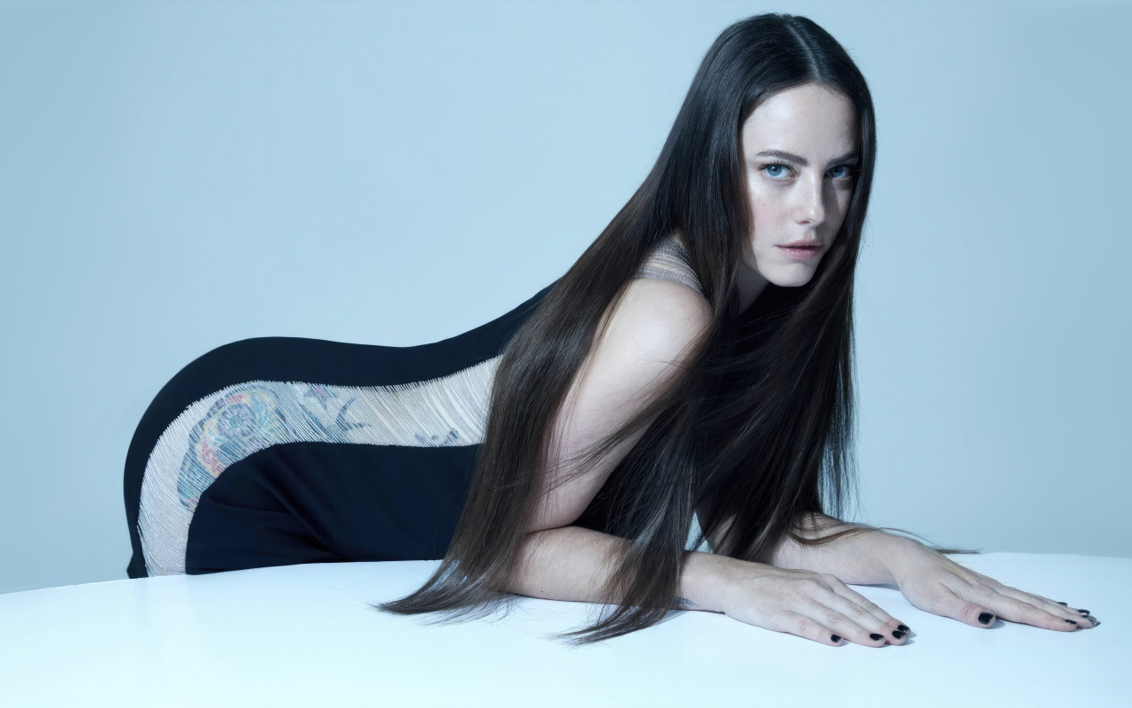 Молодая девушка актриса Кая Скоделарио