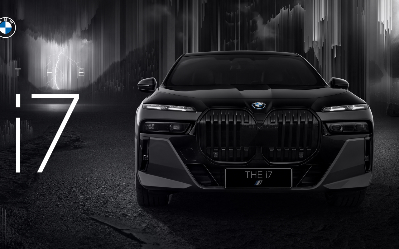 Вид спереди на автомобиль BMW i7