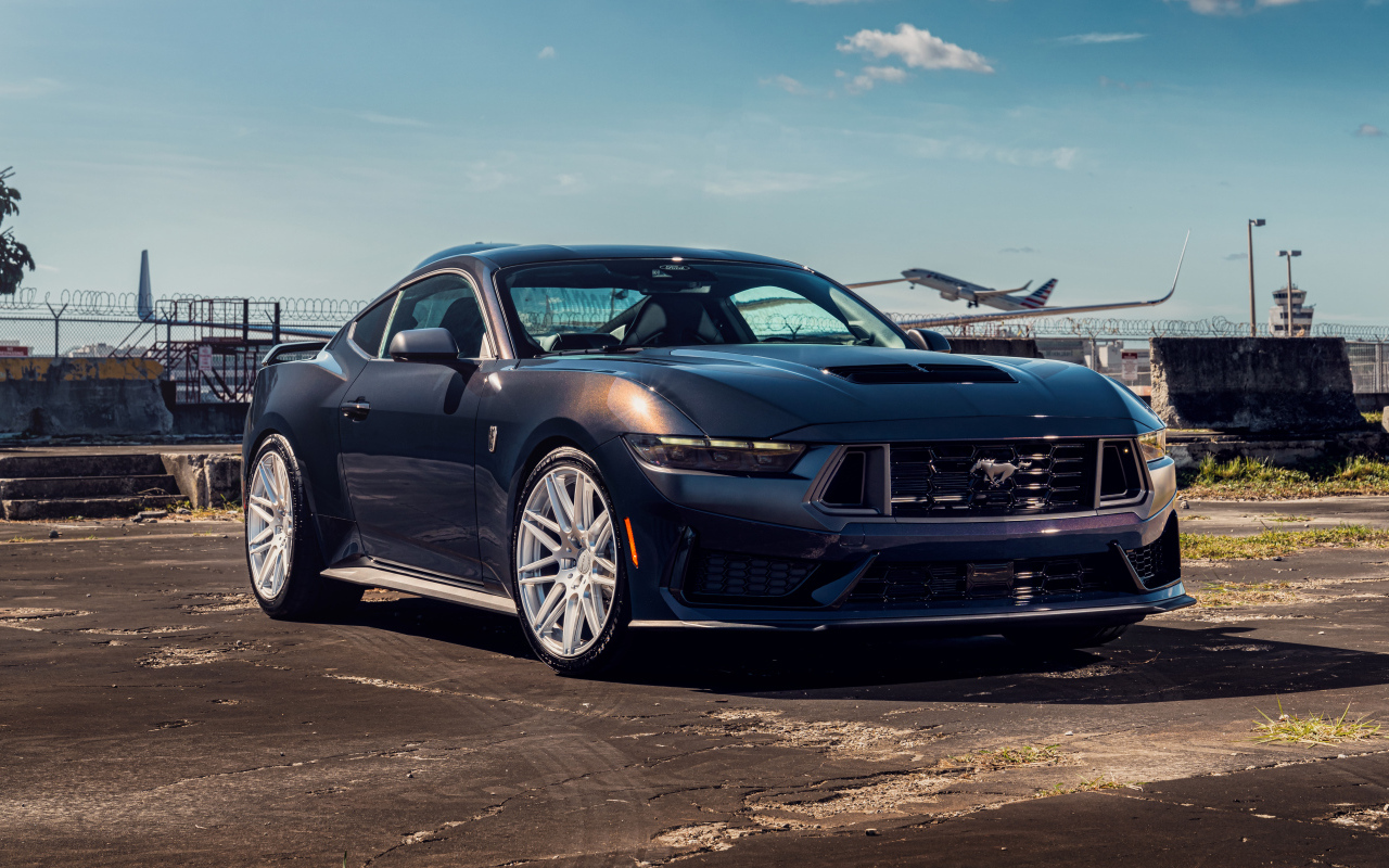 Быстрый Ford Mustang Dark Horse