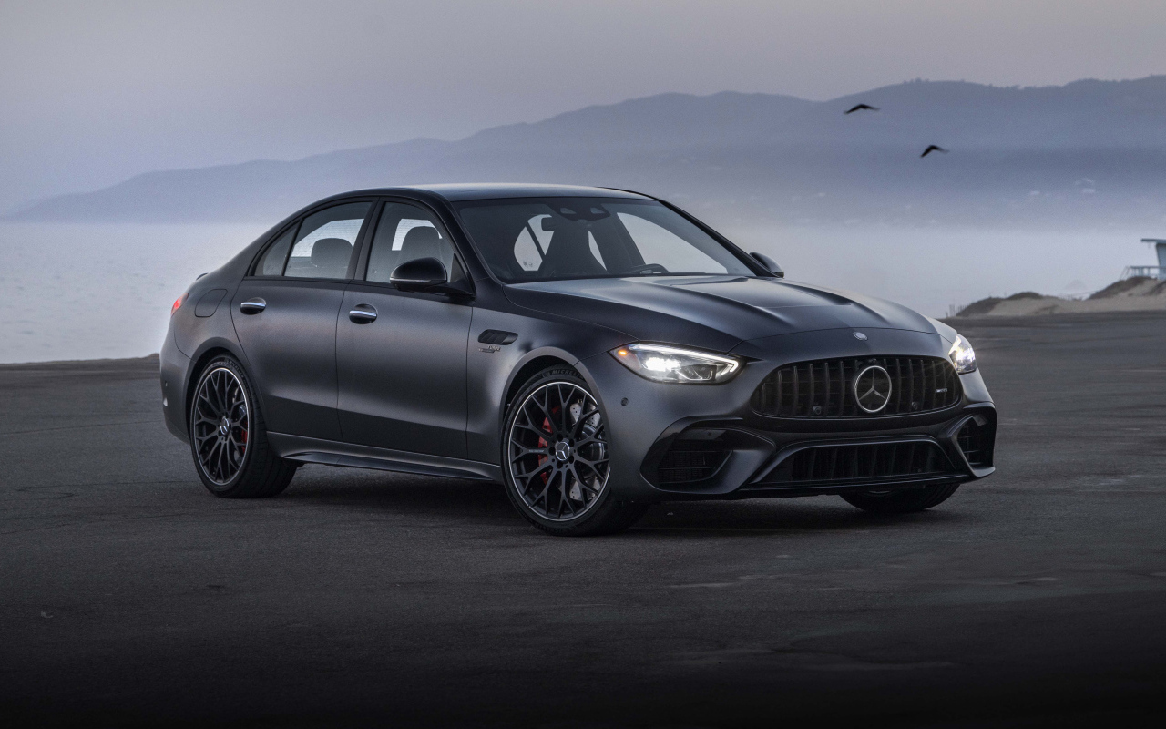 Автомобиль Mercedes-AMG C 63 S E Performance 2024 года