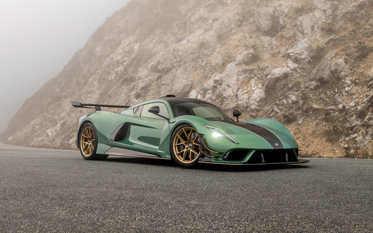 Автомобиль Hennessey Venom F5 Stealth Series 2024 года в горах