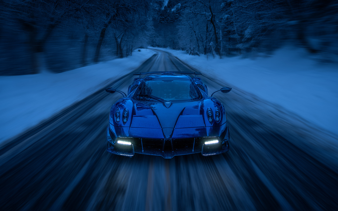 Автомобиль Pagani Huayra Roadster Tempesta на дороге зимой