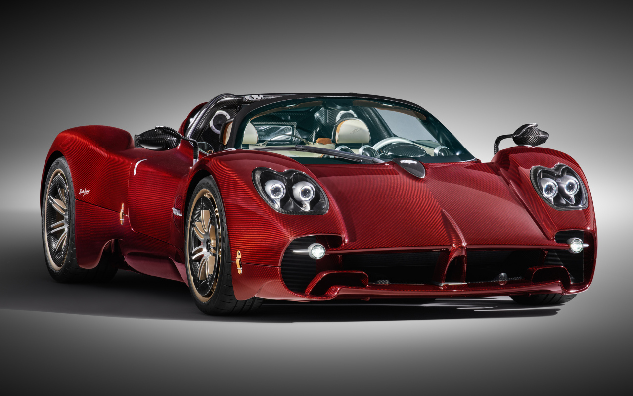 Красный спорткар Pagani Utopia Roadster 2024 года вид спереди