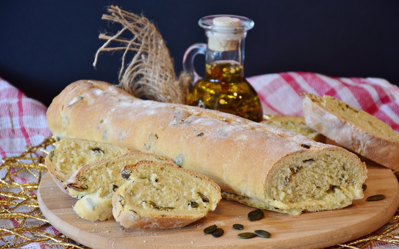 Буханка чиабатта с семечками подсолнуха