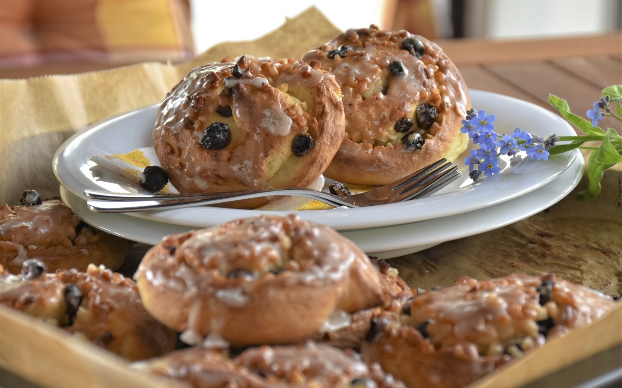 Сладкое домашнее печенье с изюмом в глазури 