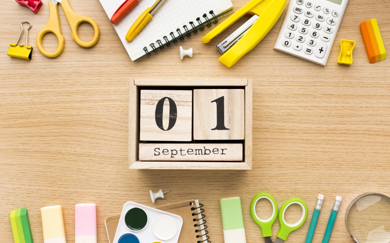 Канцелярские предметы на первое сентября