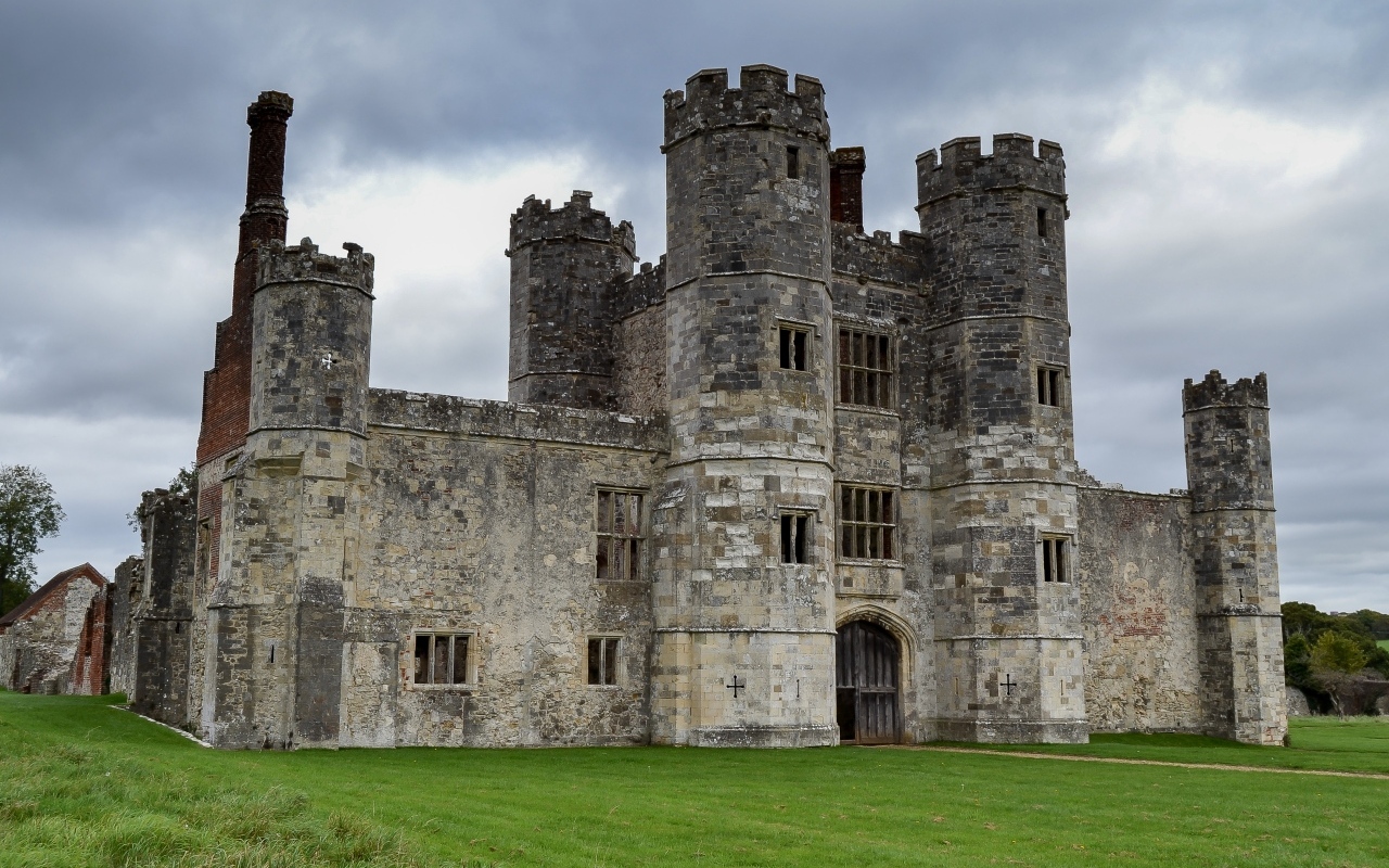 Руины замка в графстве Хэмпшир, Англия