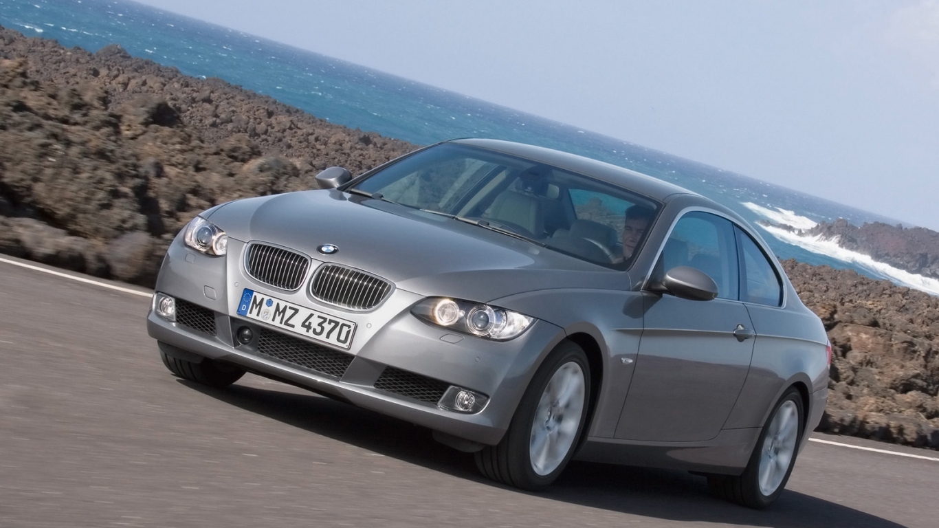 BMW 335i Купе вид спереди