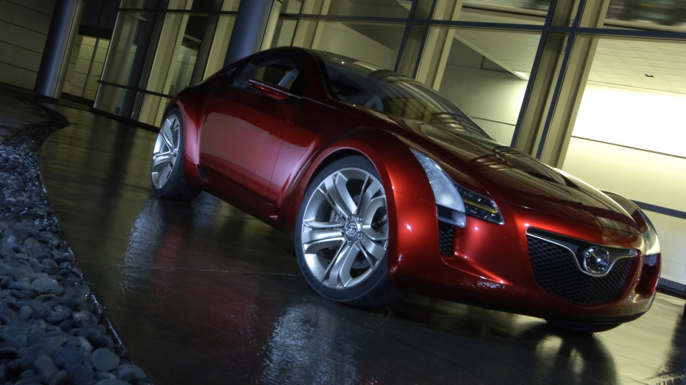 Красная Mazda Kabura