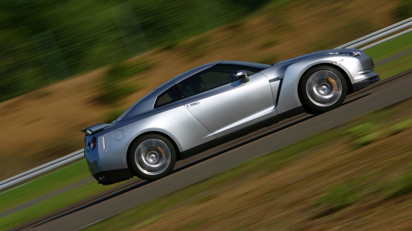 Nissan GT 2х местный автомобиль