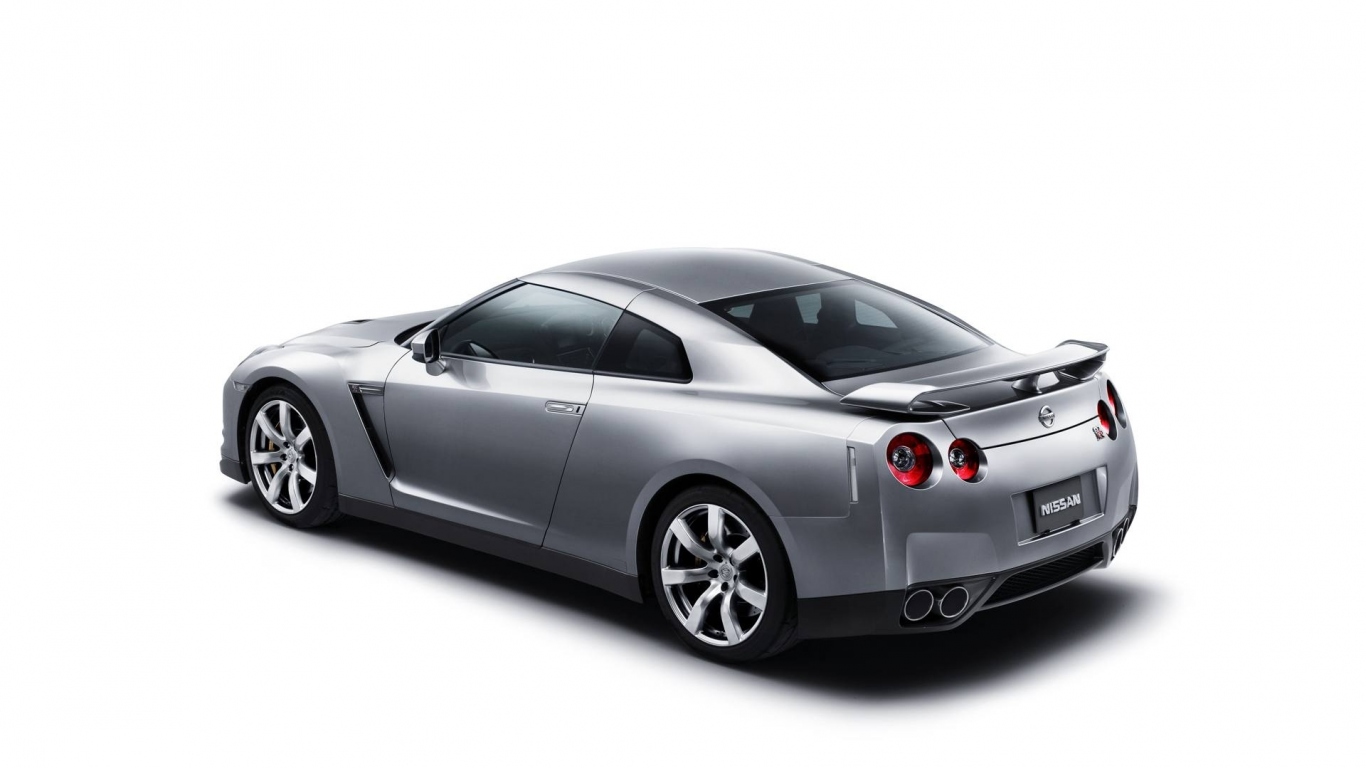 Nissan вид сзади