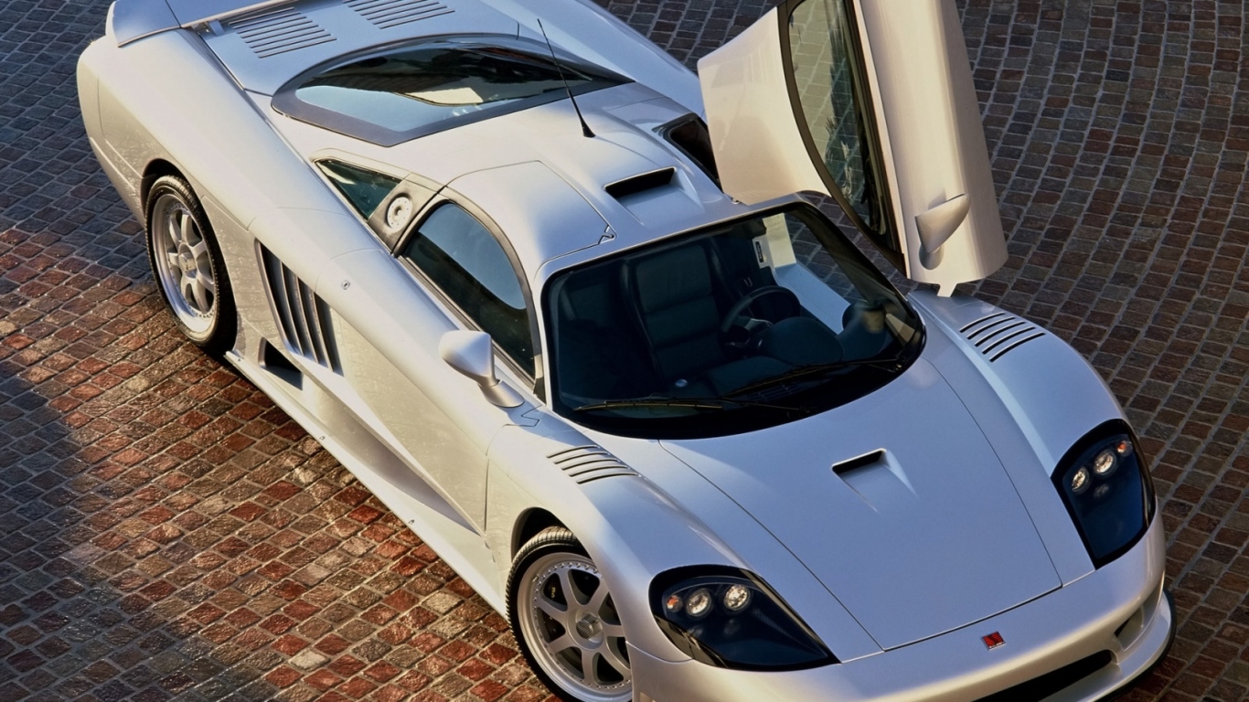 Серебрянный Saleen S7