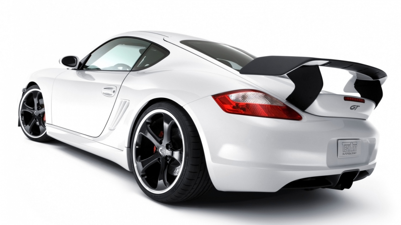 Белый Porsche с черными дисками