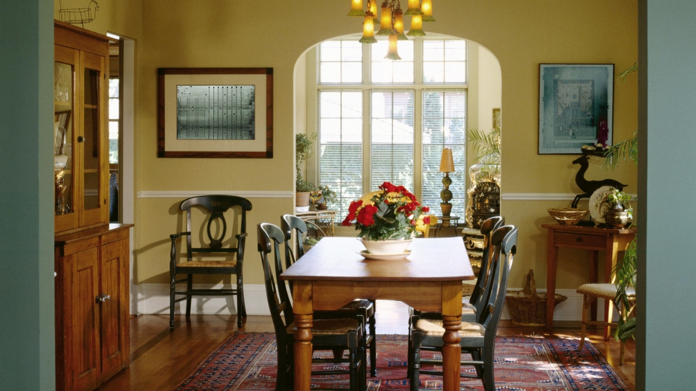 Интерьер небольшой столовой