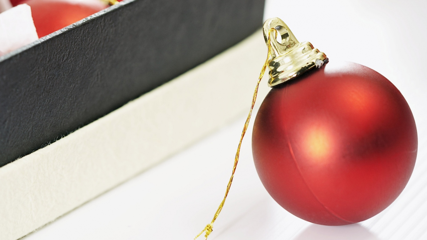 Украшение елки на Новый Год